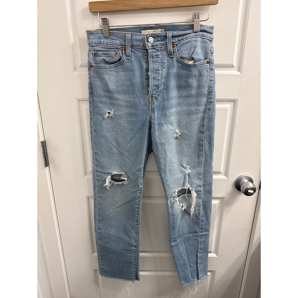 3/$30 Levis Wedgie Straight Distressed High Rise Size 28 Raw Hem‎ Light Wash